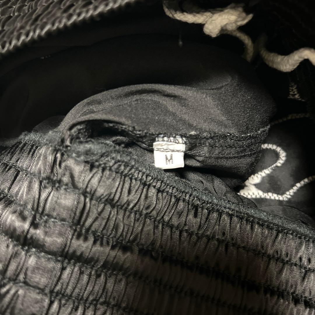 VENUM 黒 サテン キックパンツ　刺繍入り