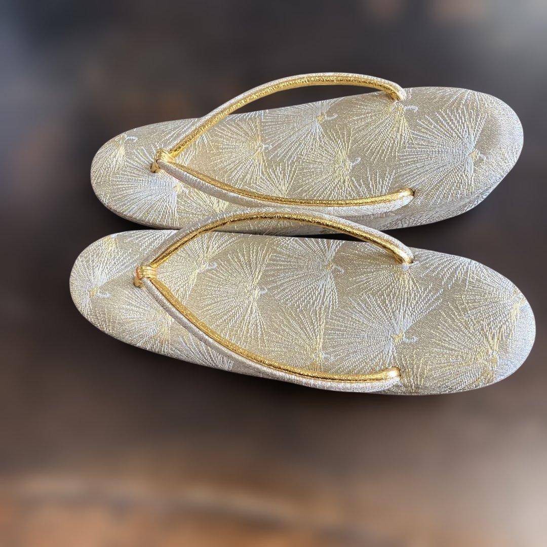 超美品　和装用ハンドバッグ・草履セット　ゴールド　豪華鶴柄　　一回使用