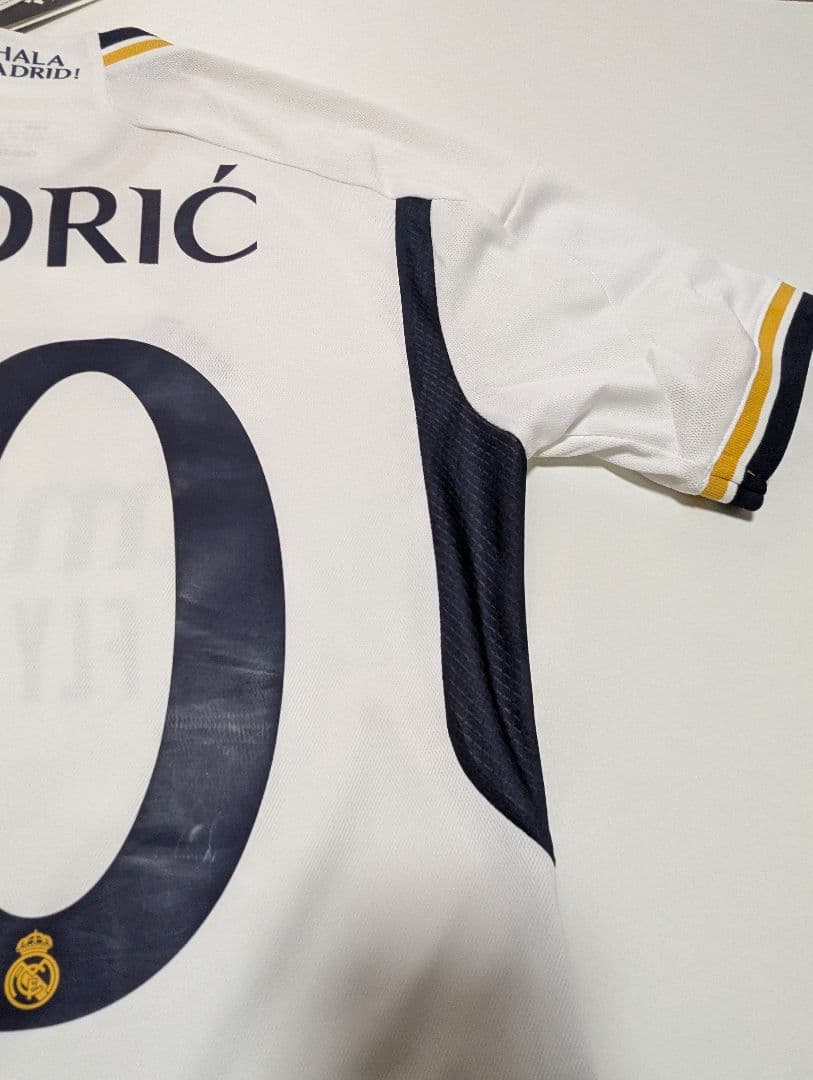 レアル・マドリード　ユニフォーム　モドリッチ　レプリカ