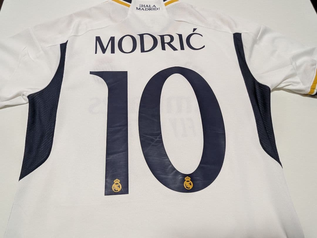 レアル・マドリード　ユニフォーム　モドリッチ　レプリカ