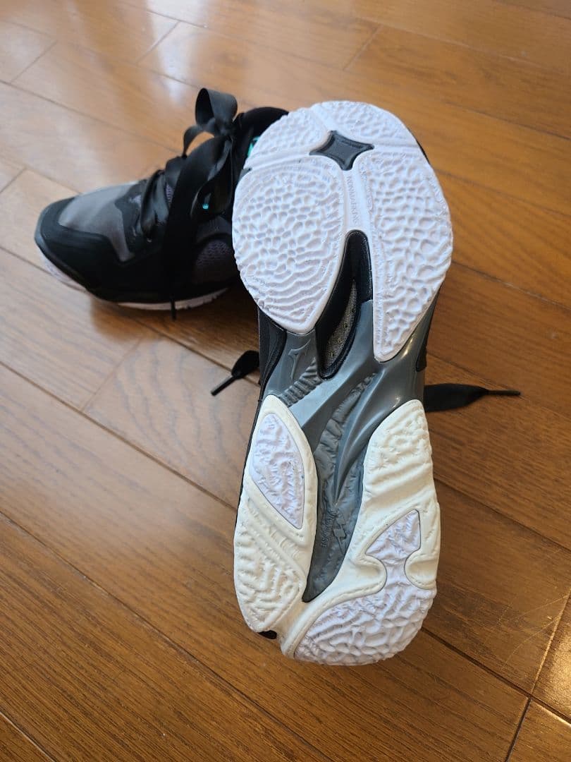 ミズノバレーボールシューズ ウエーブライトニングワイドz8 24cm