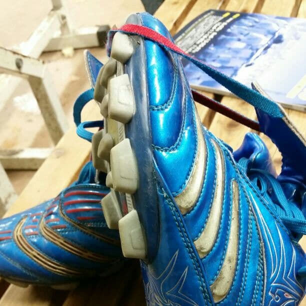 サッカースパイク　アブソリウト25.5