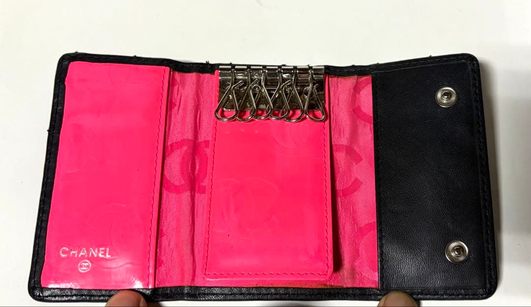 V字回復 ！CHANELシャネル☆6連キーケース ブラックピンク