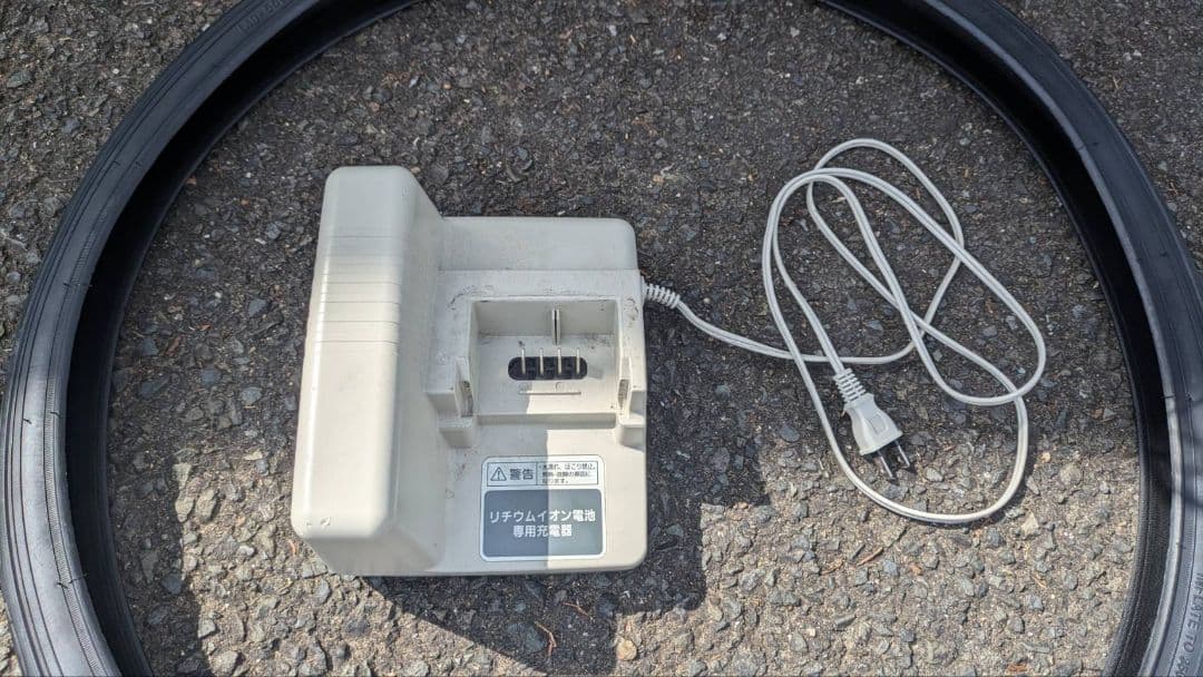 Panasonic 電動自転車　充電器　前タイヤ新品　京都引き取り限定