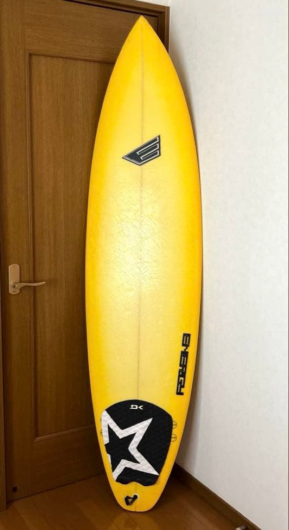 BYERLY DX サーフボード 6'0\" イエロー。フィン、カバー、リーシュ付