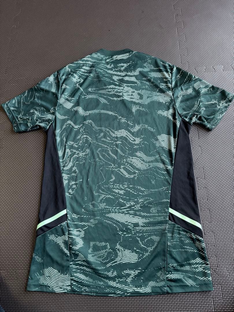 Real Madrid アップ着