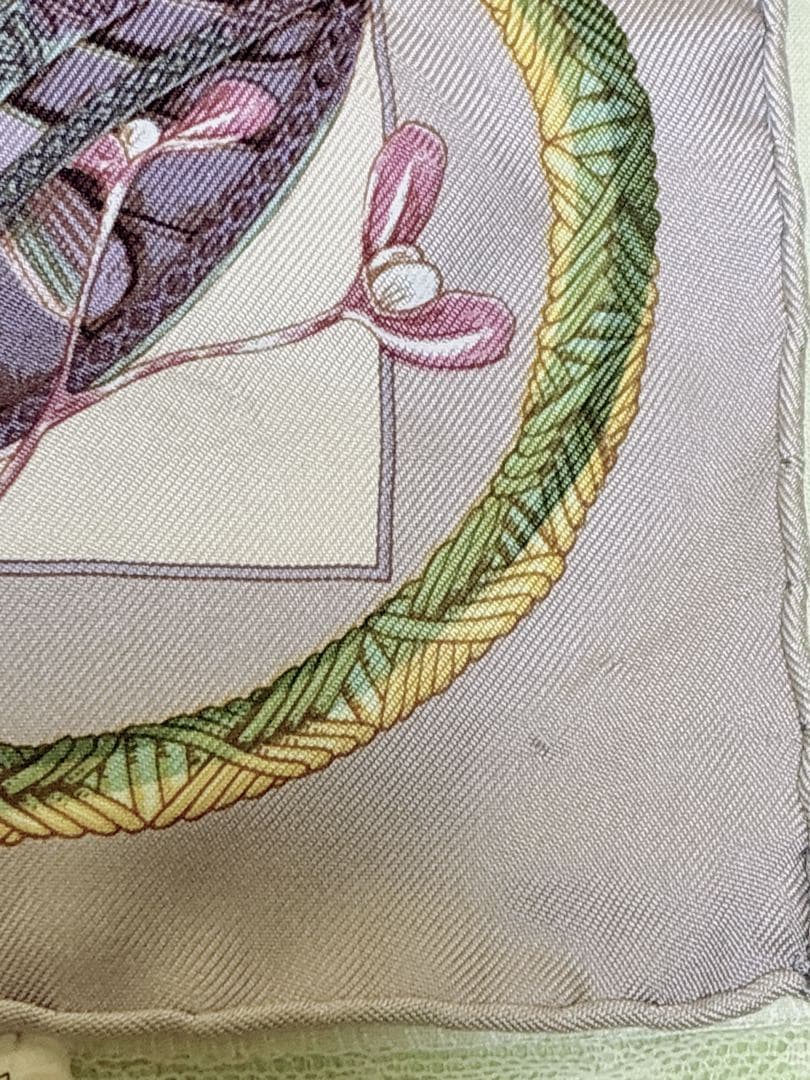 HERMES シルクスカーフ 花と天使柄　カレ42