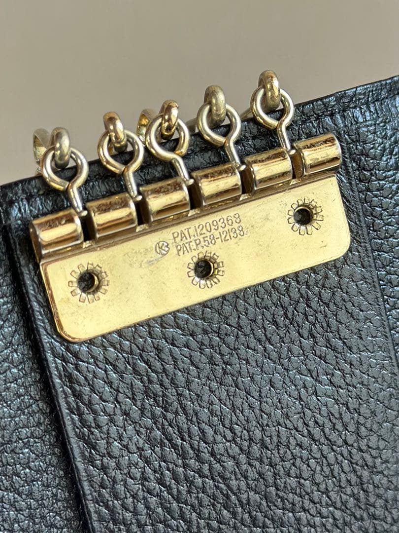 良品！ YSL イヴ・サンローラン 5連キーケース カサンドラロゴ レザー