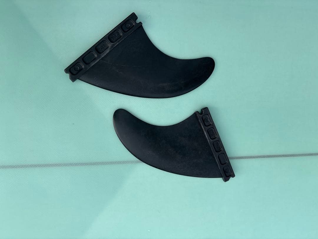 超極上　ブラックバードサーフボード6.4 ミッドレングス　フィン　デッキカバー付