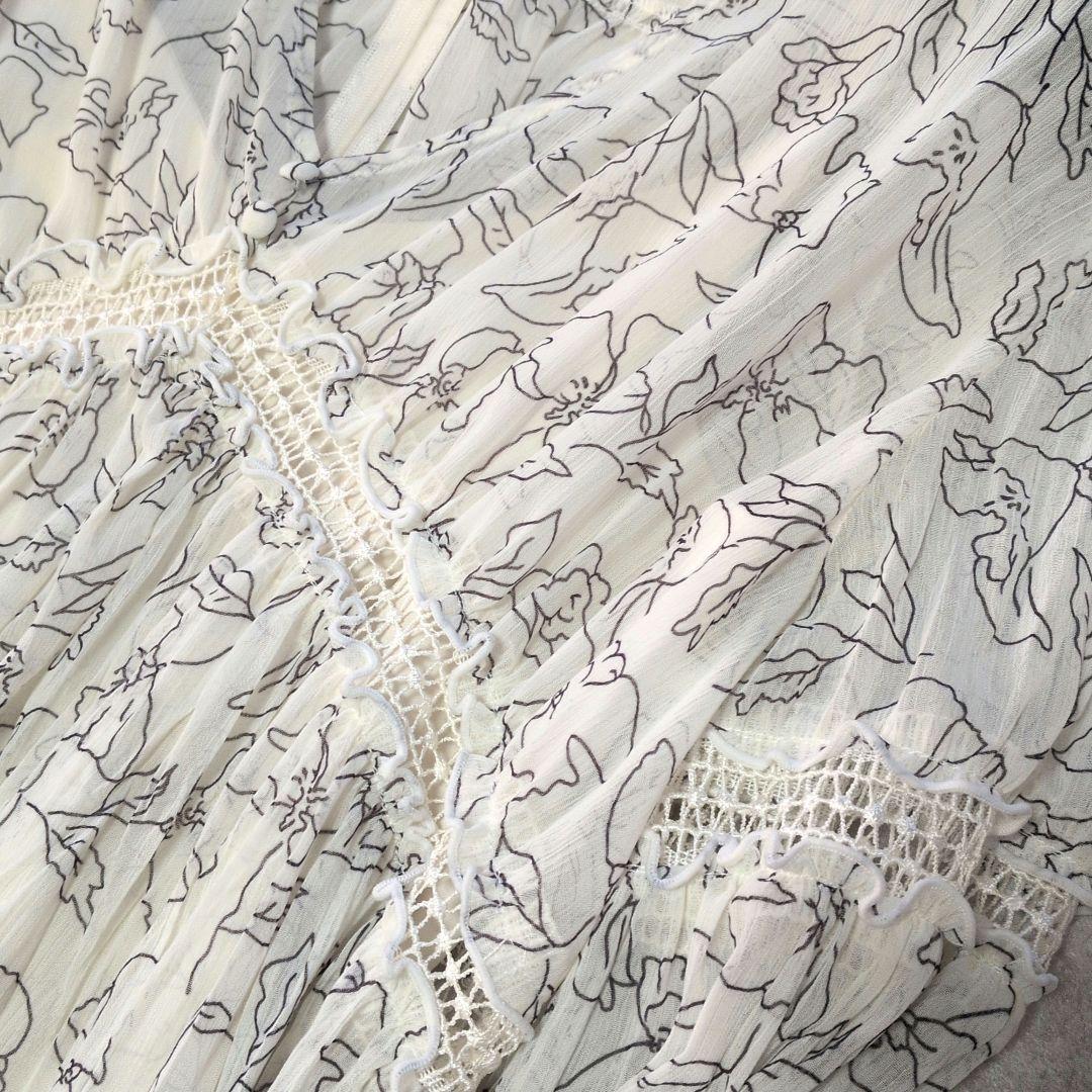 美品herlipto Monotone FloralPleated Dress