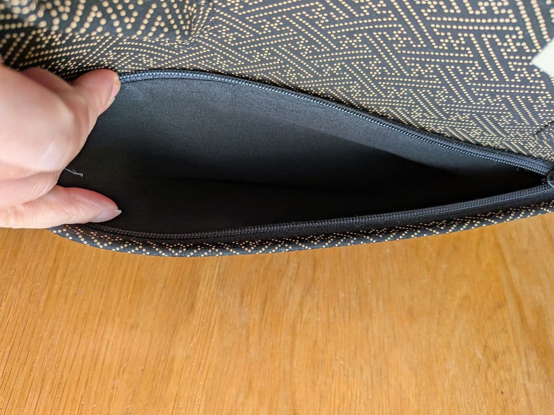 印傳屋　ハンドバッグ 　紗綾形模様　総柄