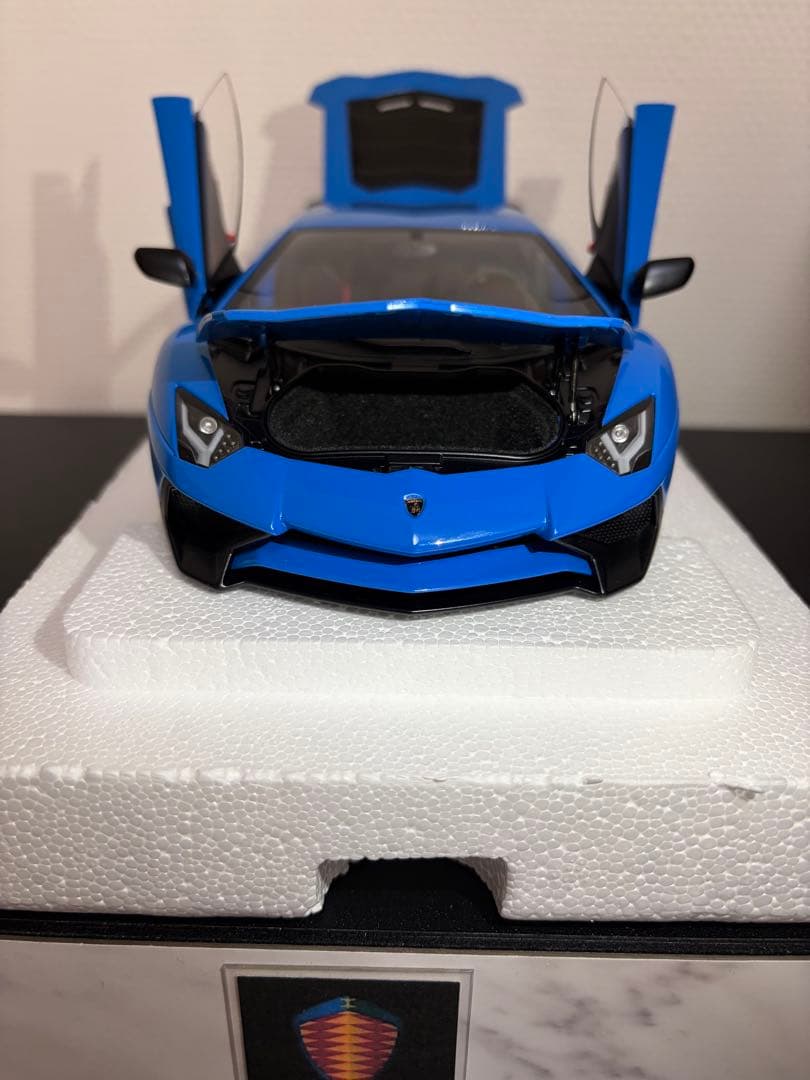 オートアート　アヴェンタドールsv ブルー