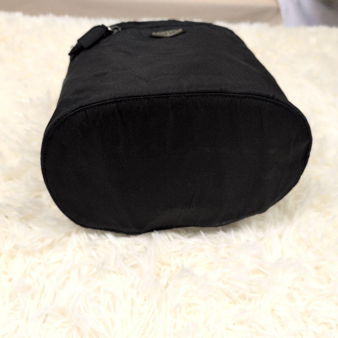 PRADA プラダ ナイロン バニティ バッグ ブラック 三角ロゴプレート