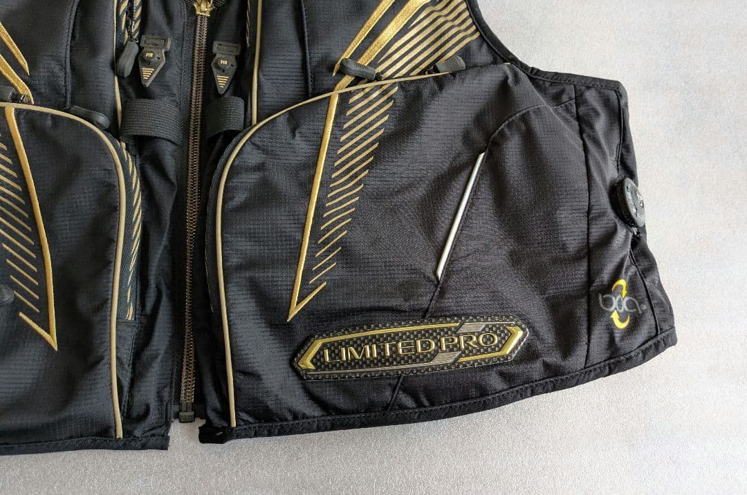 シマノ　ve-011P　ウインドストッパー　ブラックゴールド　XL