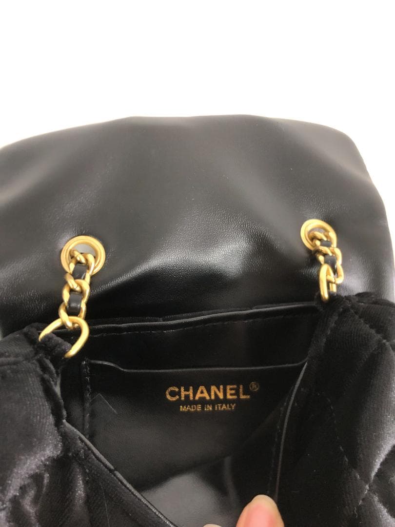 ハンドバッグ　ゴールドブランドロゴ　超美品ショルダーバッグ　未使用　レディース