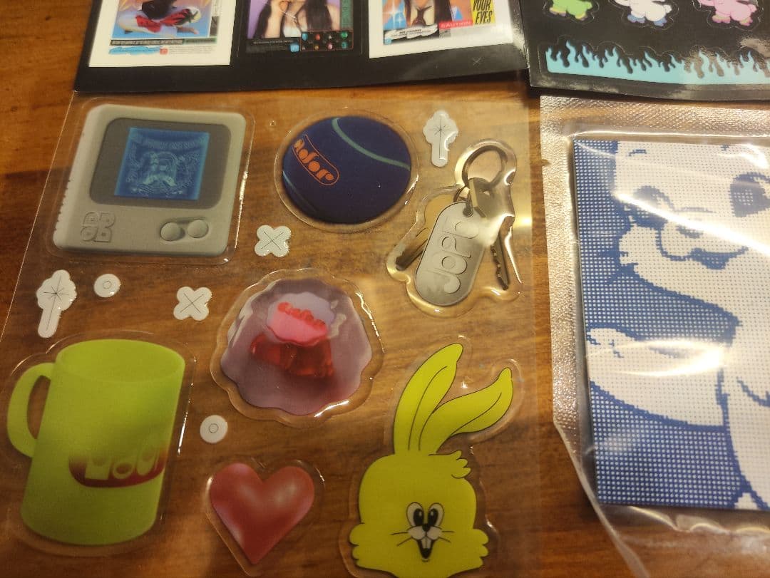 new jeansステッカー、バッジ、キーホルダー