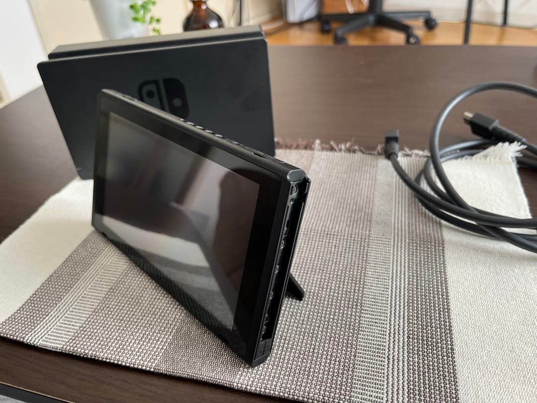 a*a様 Nintendo Switch 本体のみドックHDMI付き　美品　動作