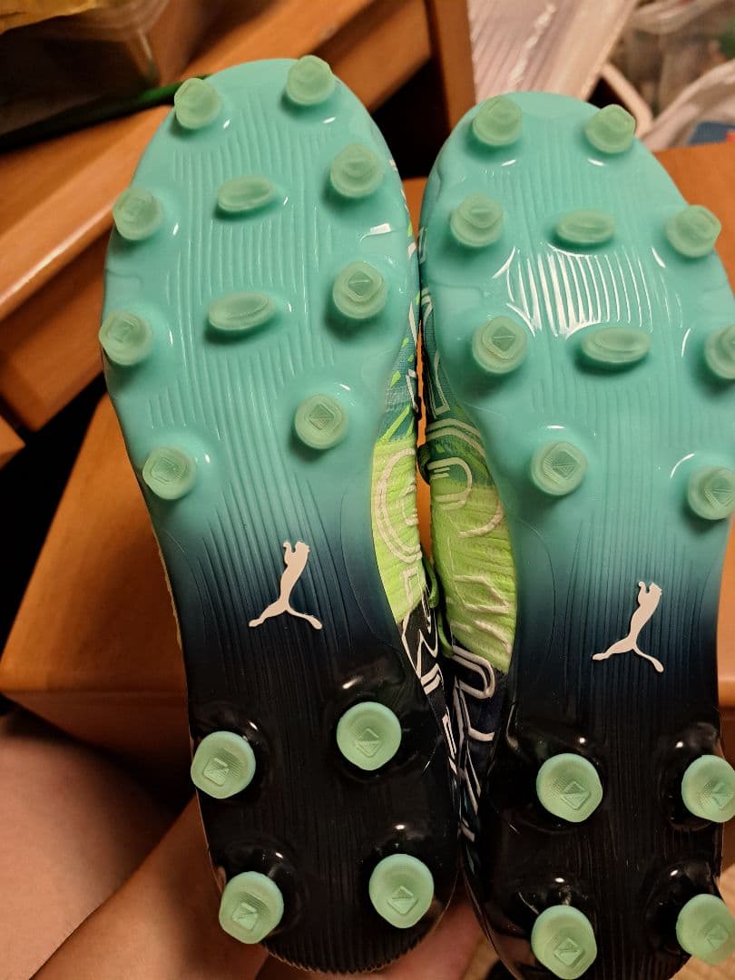 サッカースパイク プーマフューチャー1.2HG