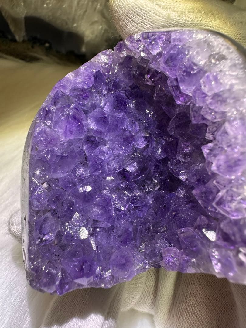 ウルグアイ産 アメジストドーム 美結晶 アーチ型 濃淡グラデーション 1120