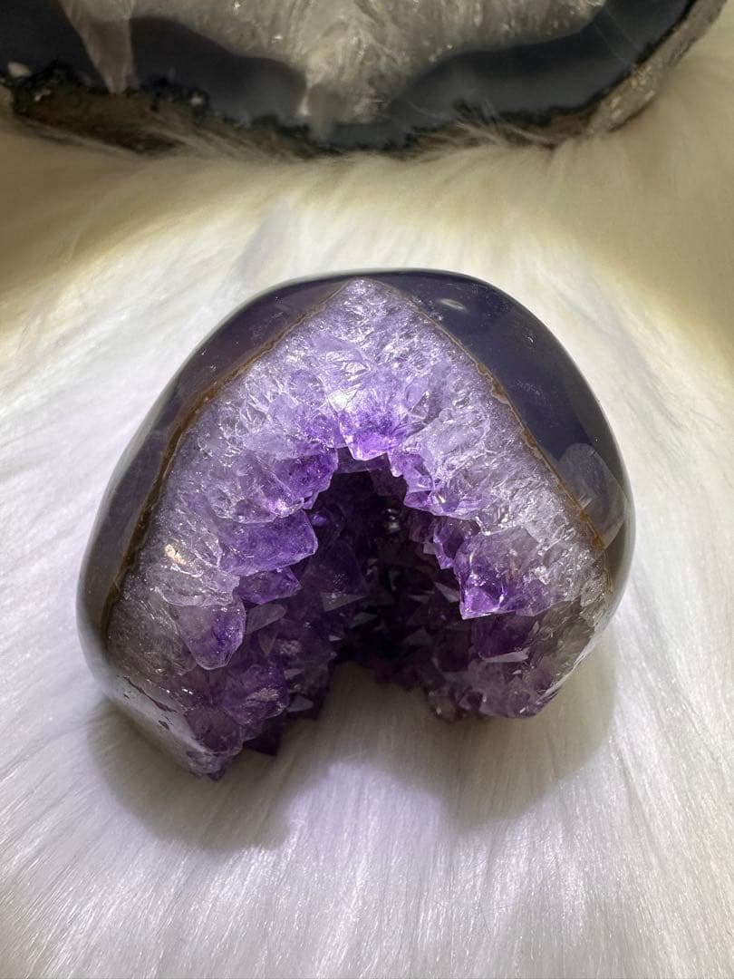 ウルグアイ産 アメジストドーム 美結晶 アーチ型 濃淡グラデーション 1120