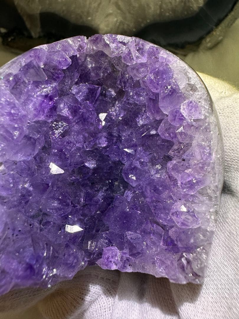 ウルグアイ産 アメジストドーム 美結晶 アーチ型 濃淡グラデーション 1120