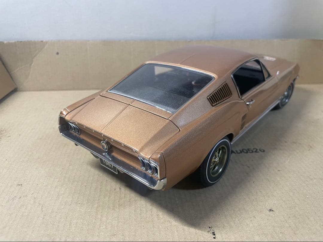 オートアート1/18 マスタング中古　難あり