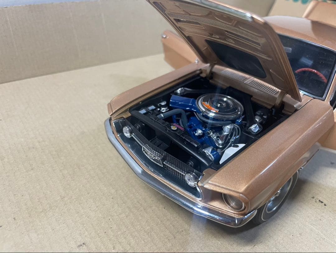 オートアート1/18 マスタング中古　難あり