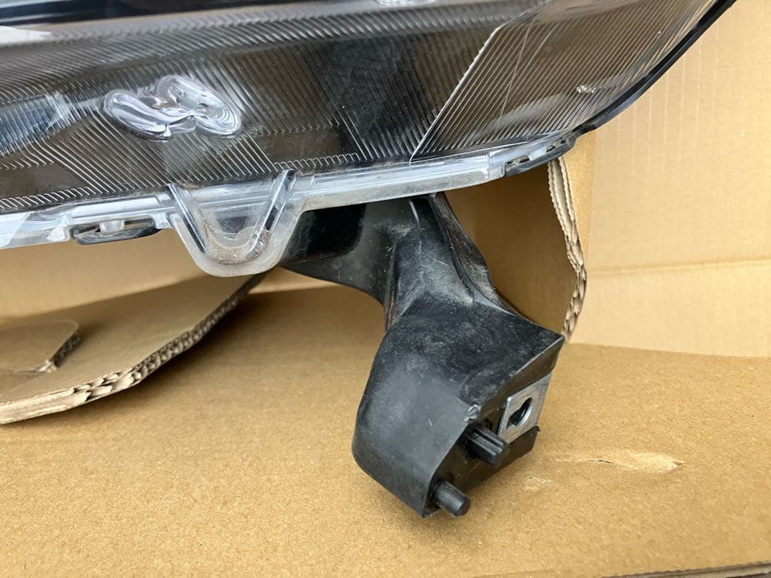 【送料無料】美品★フリード(GB5/GB6/GB7/GB8)★右 ヘッドライト★