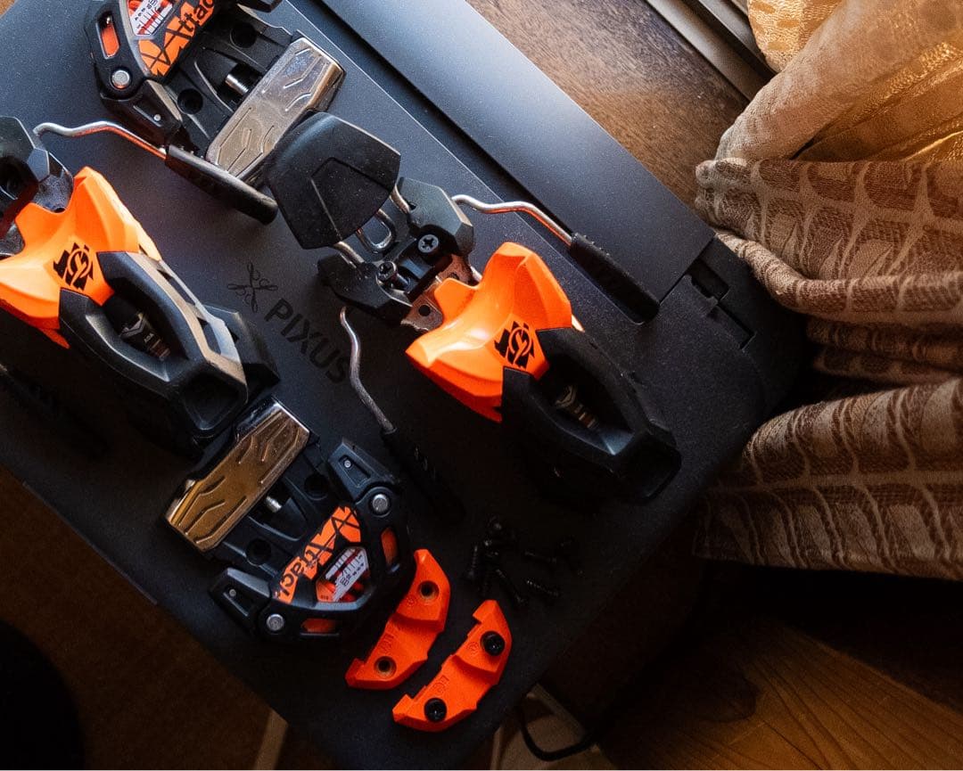 Tyrolia Attack 11 ビンディング オレンジ/ブラック