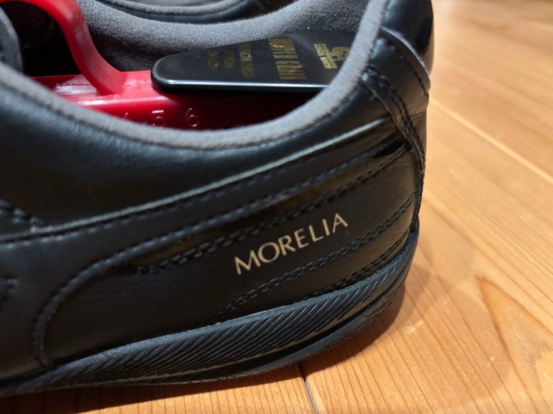 美品　モレリア フットサルシューズ ブラック　屋内