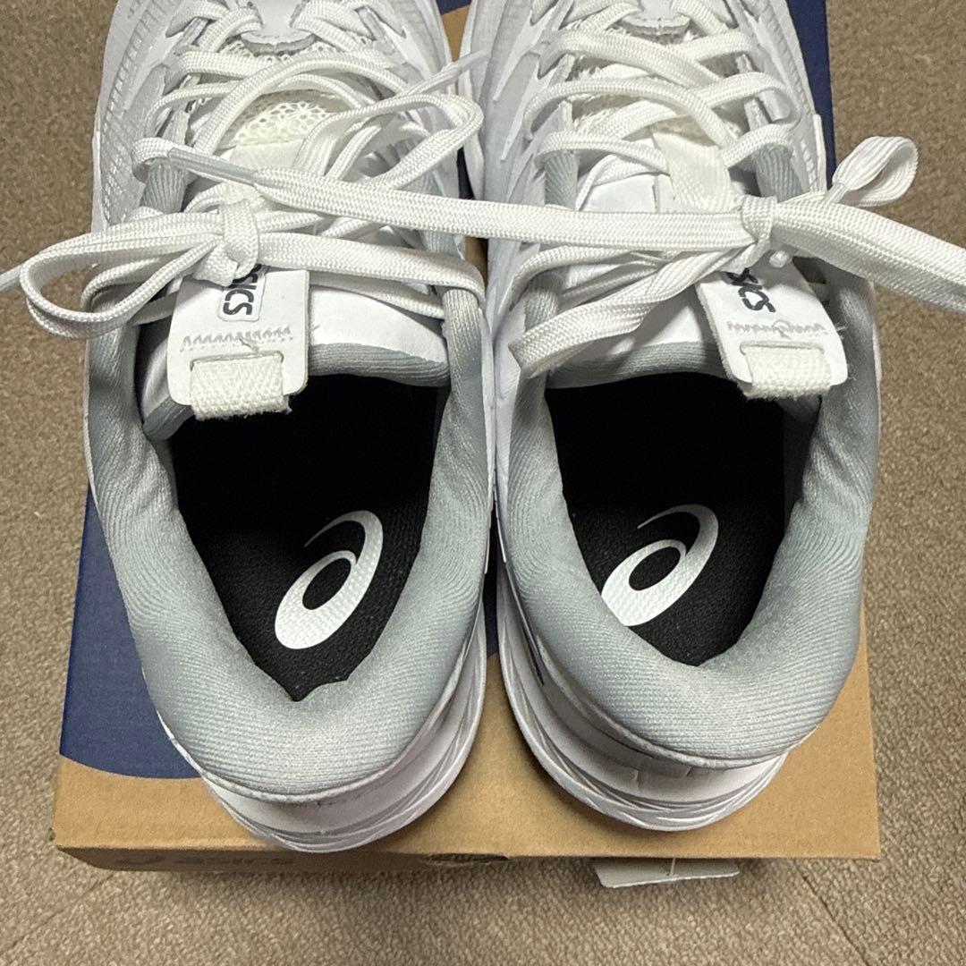 ほぼ新品‼️asics 人気の　UNPRE ARS LOW2！