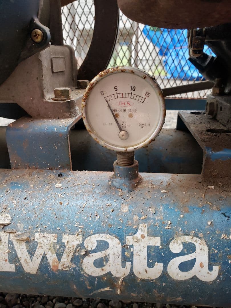 イワタ製 コンプレッサー 5馬力 3.5L(不動)