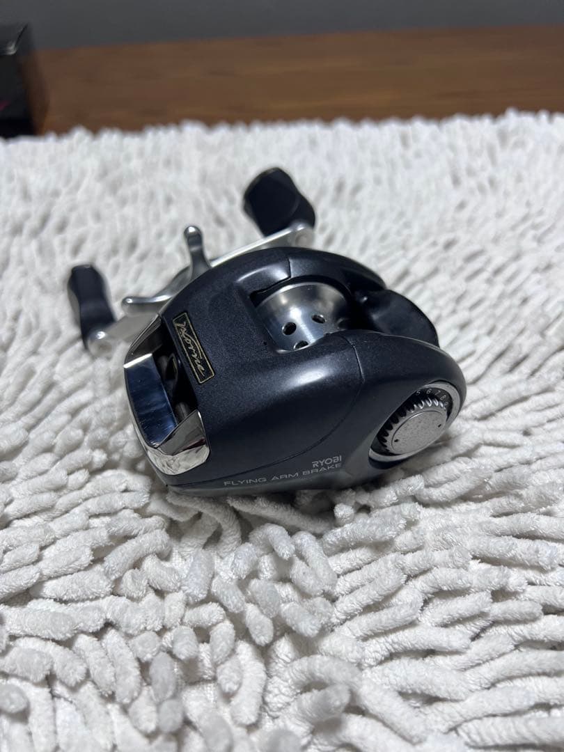 【美品】イクシオーネ　F300RFとキャスプロメタルライト