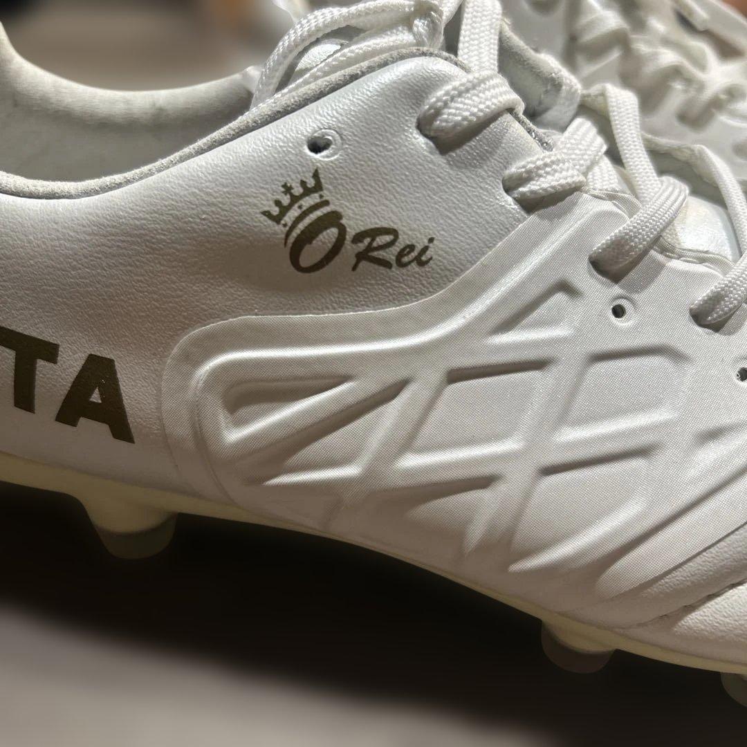 新品　ATHLETA サッカースパイク