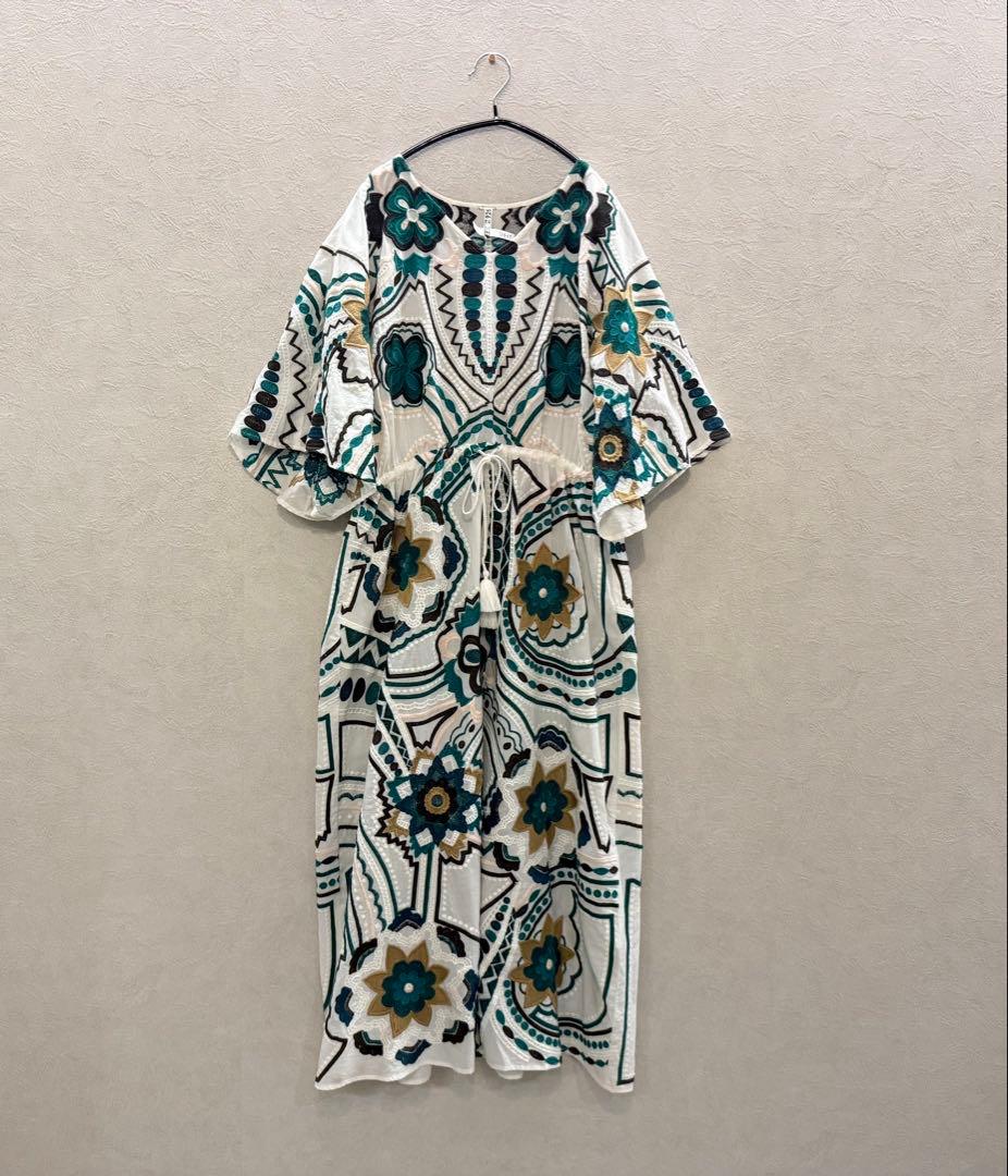 GRACE CONTINENTAL 74,800円フラワー刺繍ポンチョワンピース