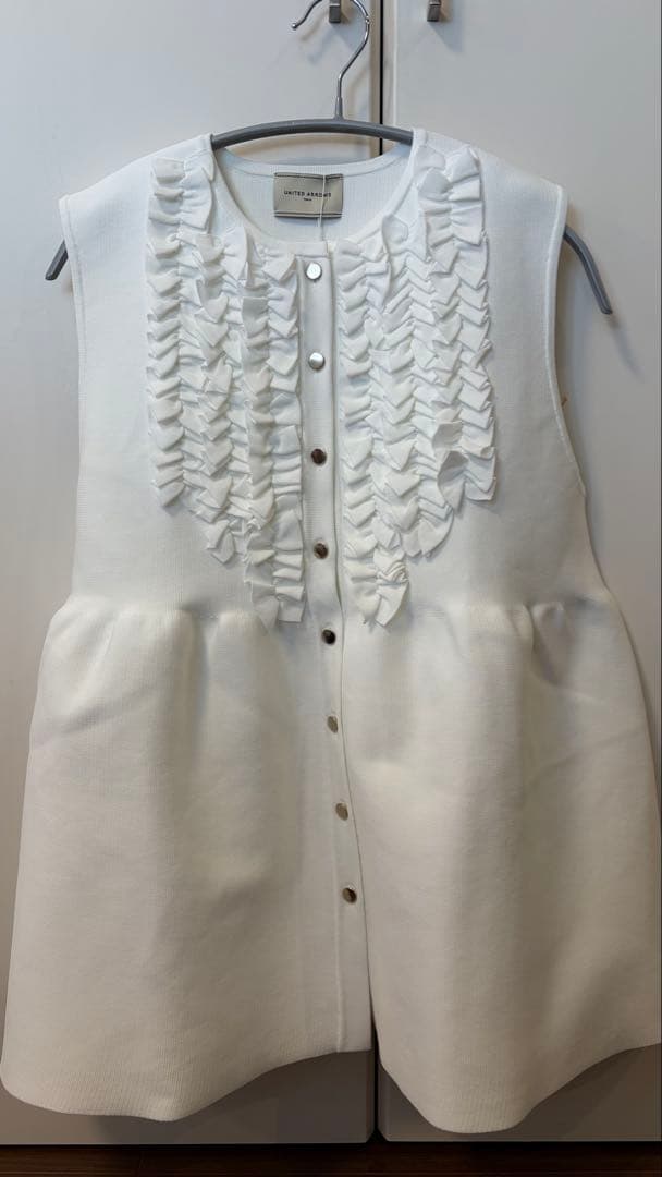 【4/6で一旦出品停止します】ユナイテッドアローズ　フリル付きニットベスト