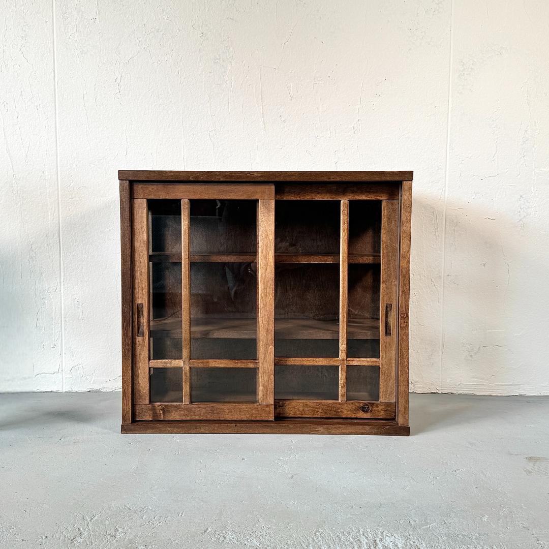 キャビネット　天然木　樺材　オイル仕上げ　ガラス　レトロ　水屋箪笥