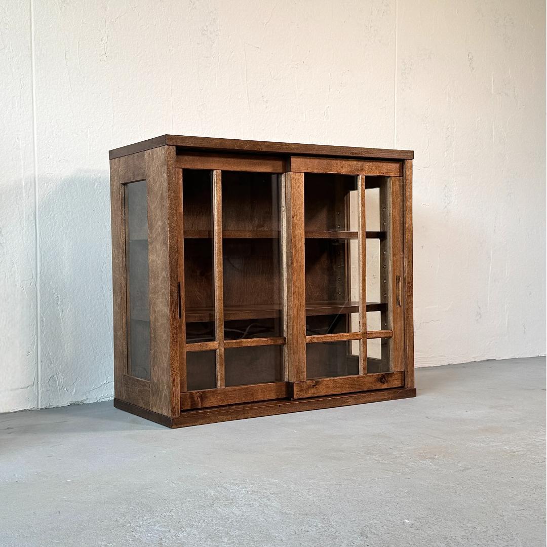 キャビネット　天然木　樺材　オイル仕上げ　ガラス　レトロ　水屋箪笥