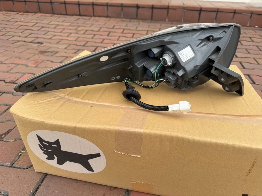 60ハリアー テールランプ 運転席側