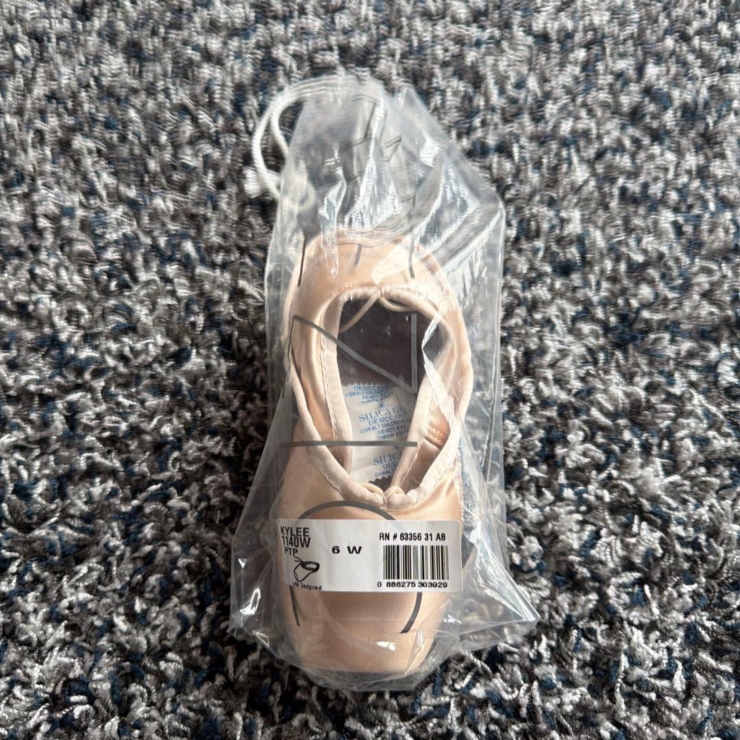 Capezio カイリートゥシューズ 6 W ベージュ