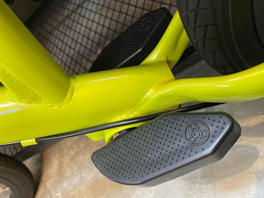 美品 限定色 ストライダー STRIDER 14X ライムイエロー 自転車 廃盤