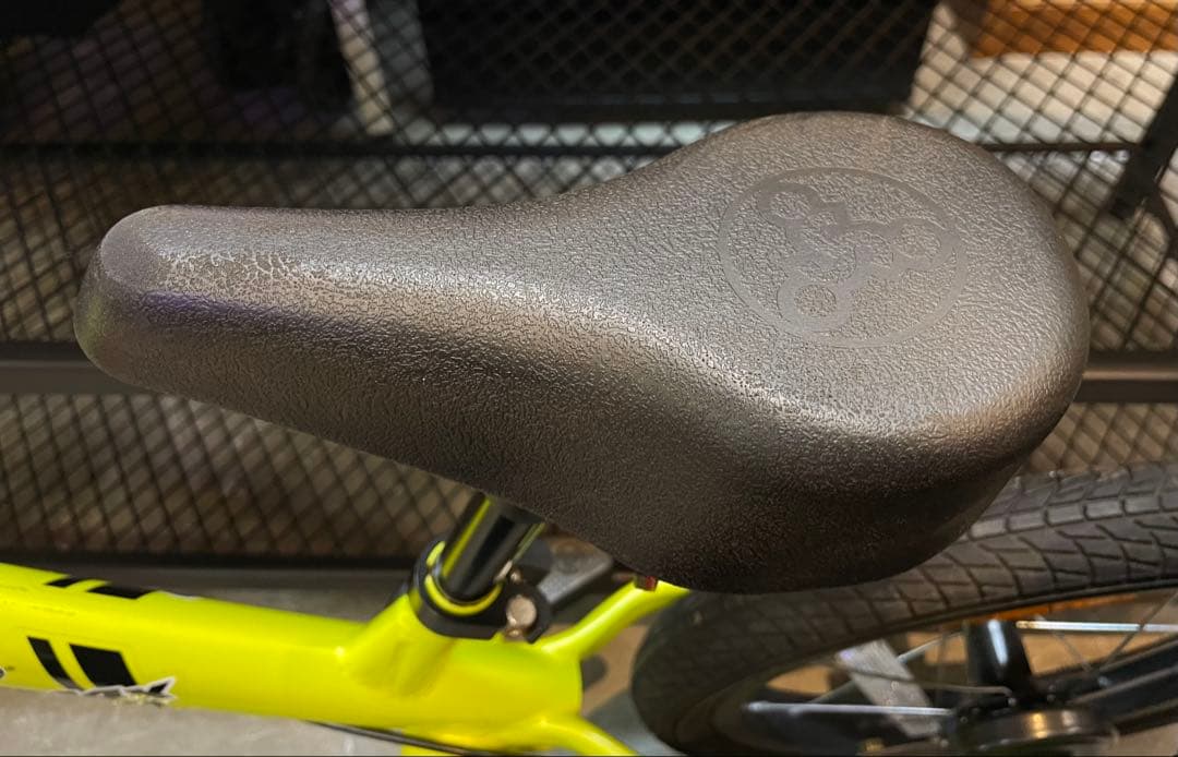 美品 限定色 ストライダー STRIDER 14X ライムイエロー 自転車 廃盤