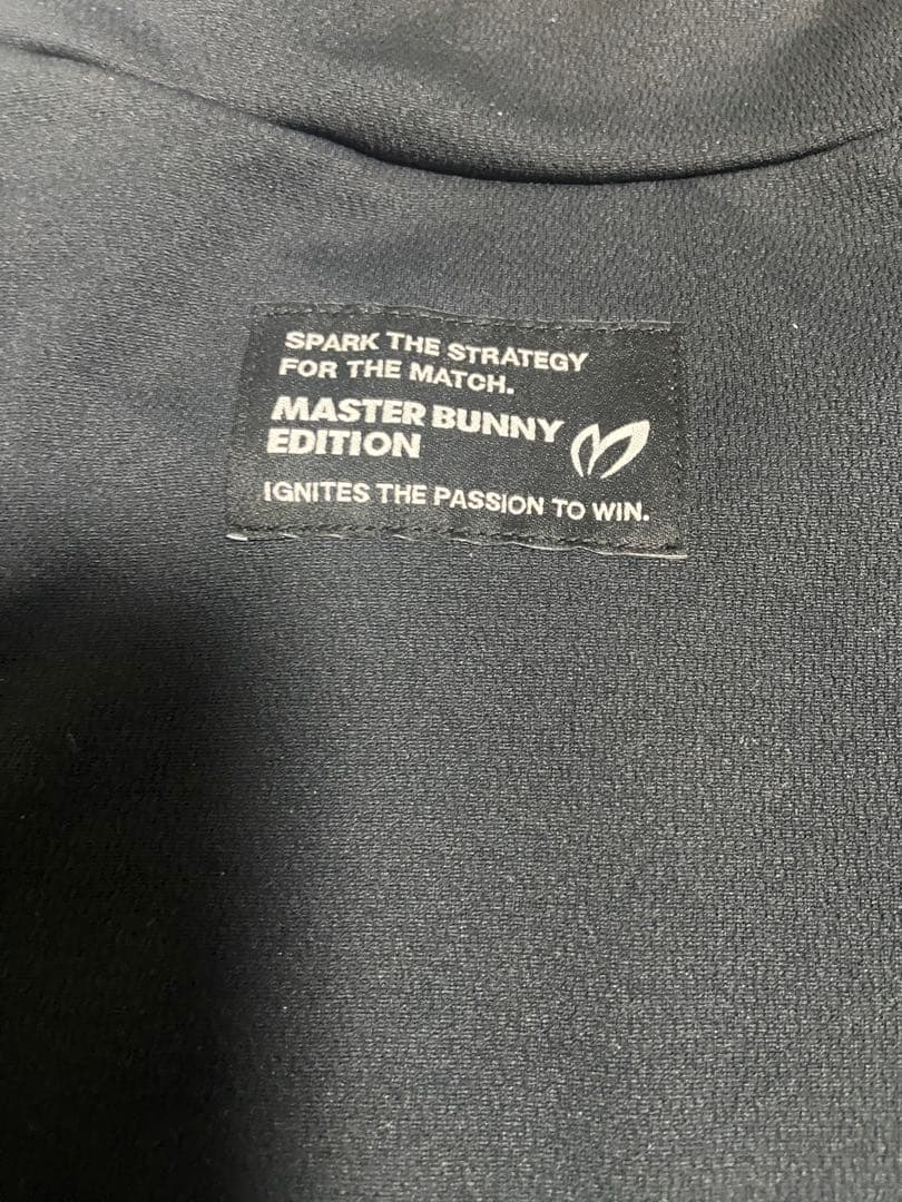 マスターバニーモックネックシャツ