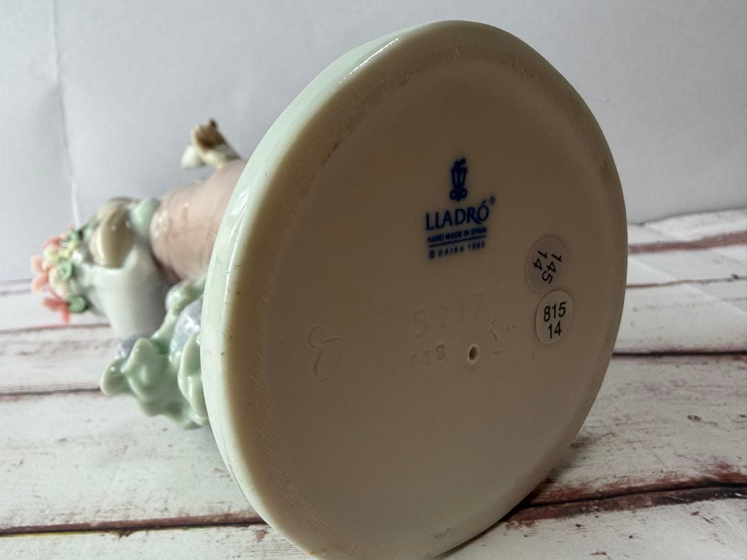 リヤドロ　小鳥と話す少女