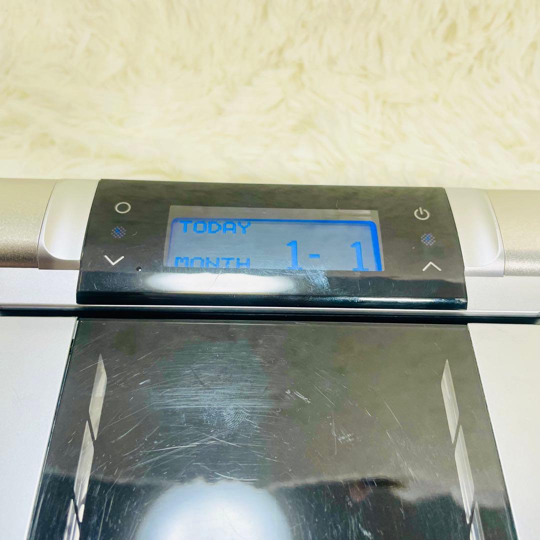 タニタRD-800 インナースキャンデュアル　体組成計 部位別　体重計　筋肉量