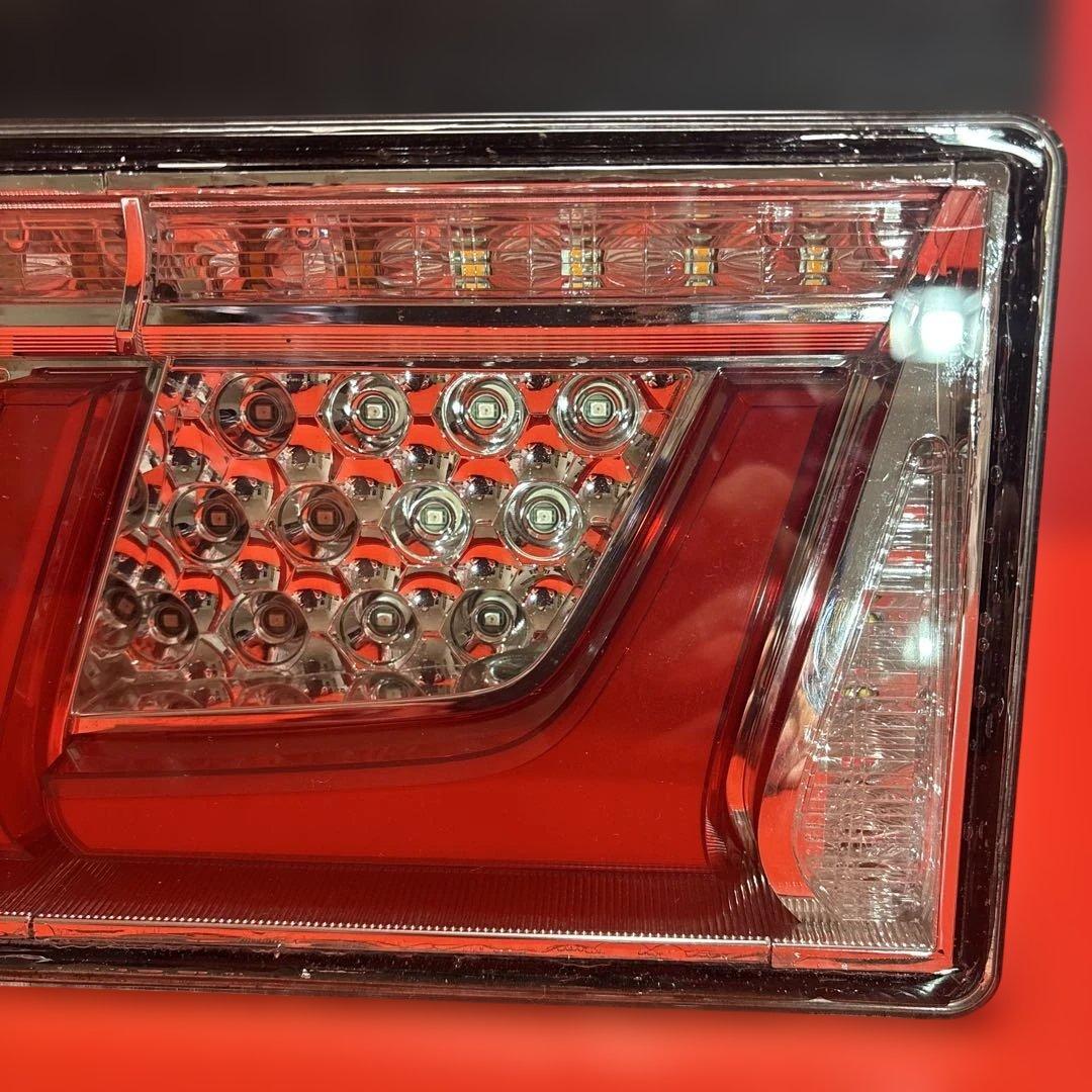 No.46 小糸　トラック用 4t 10t ノーマルタイプ（運転側）右Ｒ