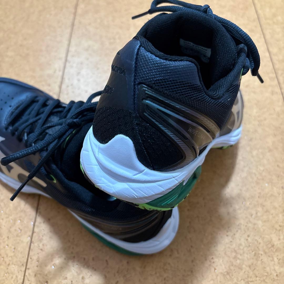 新品同様　ミズノ ウェーブクロー4ワイド 4E 26.0cm