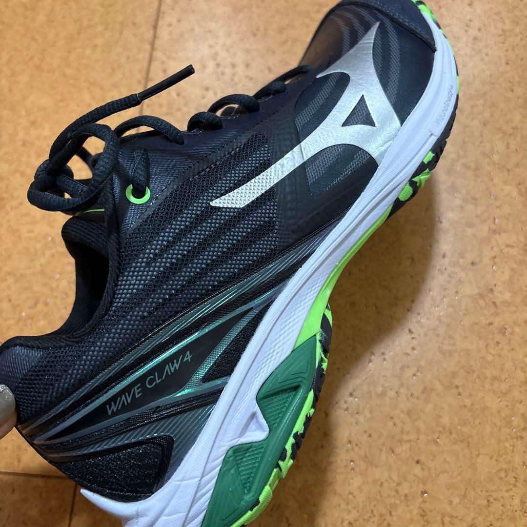 新品同様　ミズノ ウェーブクロー4ワイド 4E 26.0cm