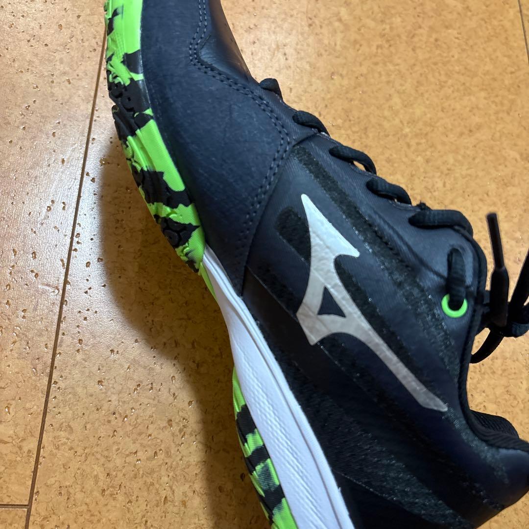 新品同様　ミズノ ウェーブクロー4ワイド 4E 26.0cm