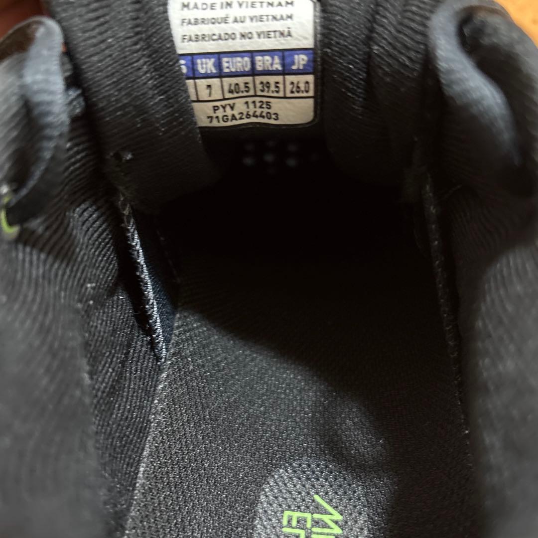 新品同様　ミズノ ウェーブクロー4ワイド 4E 26.0cm